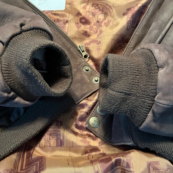 Men’s leather jacket pre-owned in very good condition. Soft leather Size XL - Picture 6 of 8